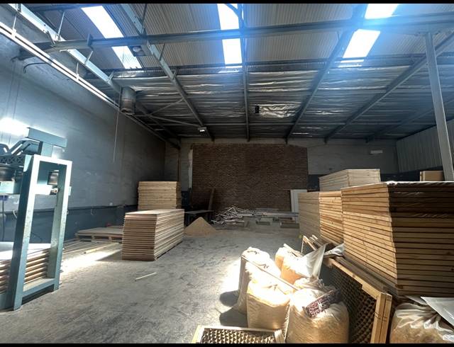 400M² WAREHOUSE TO LET IN LONGDALE